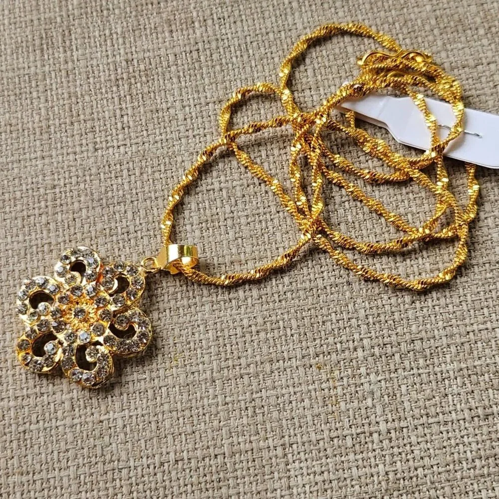 Women Necklace Fashion Gole Tone Crystals Accent Pendant Fashion Jewelry, New